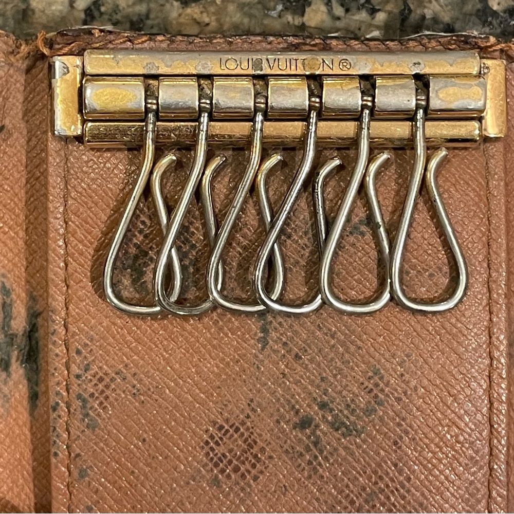 Louis Vuitton 6 key in monogram - Picture 7 of 10